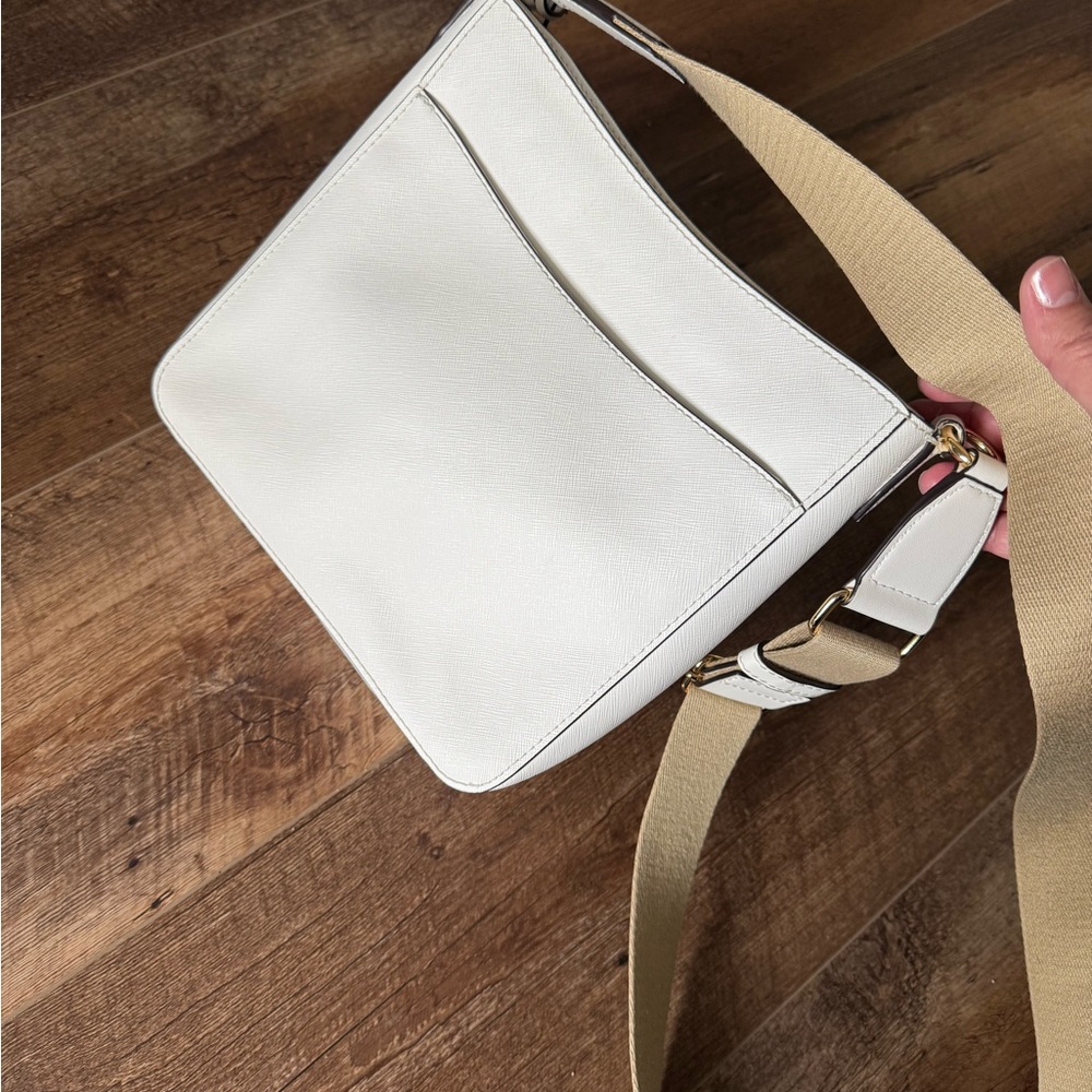 Michael Kors Jet Set Travel Small Messenger Bag - Picture 7 of 12